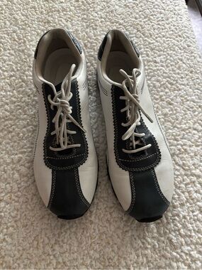 Women’s Timberland 2 tone leather oxford style  sneakers Sz 8.5